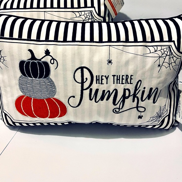 Set of 2 Hey There Pumpkin Halloween pillows - Picture 2 of 4